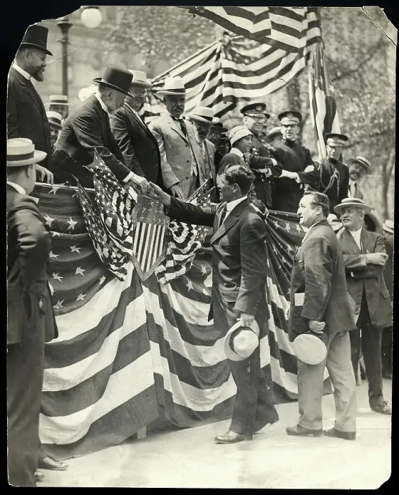 Framed Print : Jim Thorpe Shaking Hands with Mayor Gaynor Framed Print : Jim Thorpe Shaking Hands with Mayor Gaynor