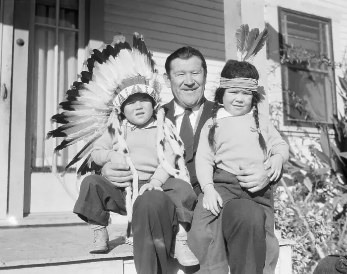 Framed Print : Jim Thorpe with his Sons Framed Print : Jim Thorpe with his Sons