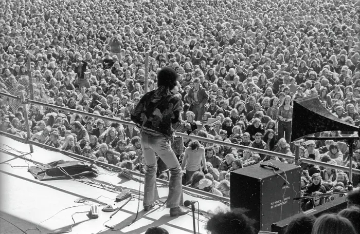 Framed Print : Jimi Hendrix Plays His Last Concert Framed Print : Jimi Hendrix Plays His Last Concert