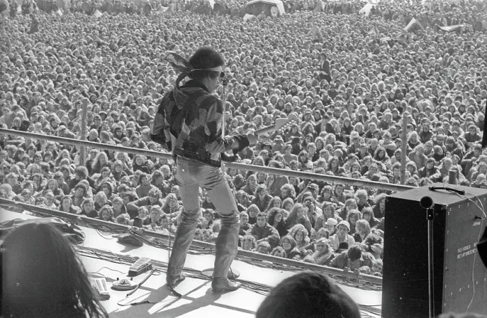 Framed Print : Jimi Hendrix Plays His Last Concert Framed Print : Jimi Hendrix Plays His Last Concert