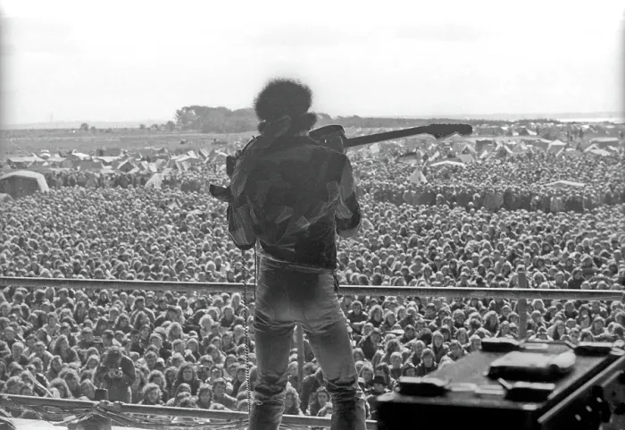 Framed Print : Jimi Hendrix Plays Guitar With His Teeth Framed Print : Jimi Hendrix Plays Guitar With His Teeth