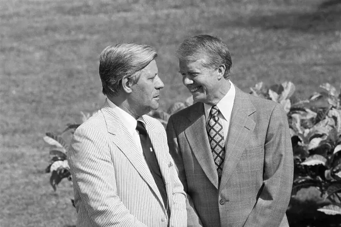 Framed Print : Jimmy Carter Conversing with Chancellor Helmut Schmidt Framed Print : Jimmy Carter Conversing with Chancellor Helmut Schmidt