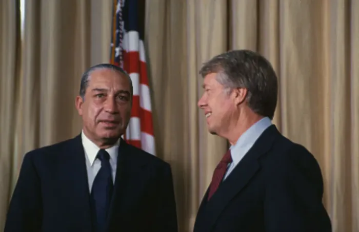 Framed Print : Jimmy Carter and Morales Cerrutti Conversing Framed Print : Jimmy Carter and Morales Cerrutti Conversing
