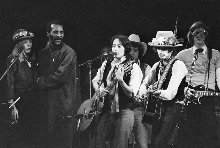 Framed Print : Joan Baez and Bob Dylan Performing