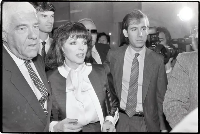 Framed Print : Joan Collins with Lawyer Marvin Mitchelson Framed Print : Joan Collins with Lawyer Marvin Mitchelson