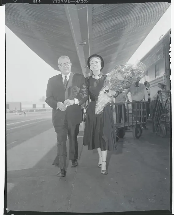 Framed Print : Joan Crawford Arriving with Alfred Steele