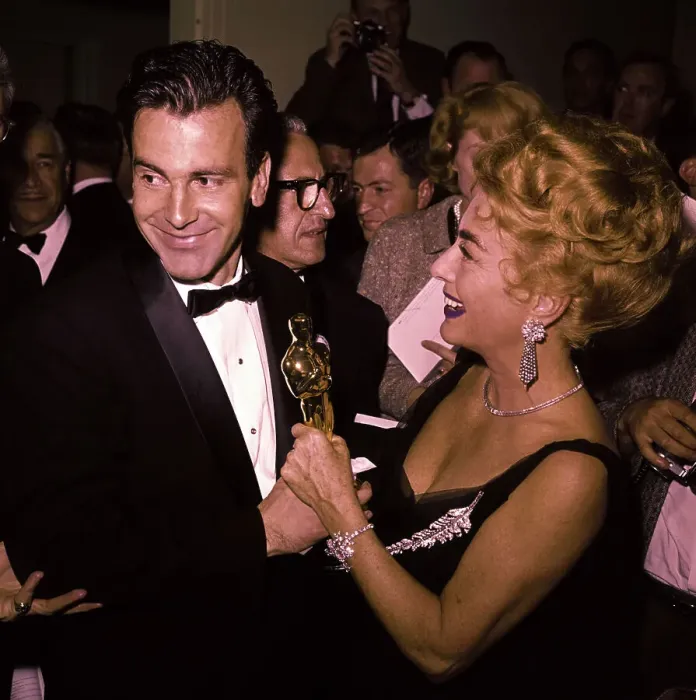 Framed Print : Joan Crawford and Maximilian Schell Holding Oscar Framed Print : Joan Crawford and Maximilian Schell Holding Oscar