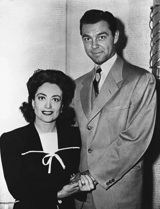 Framed Print : Joan Crawford, Philip Terry, Newlyweds Framed Print : Joan Crawford, Philip Terry, Newlyweds