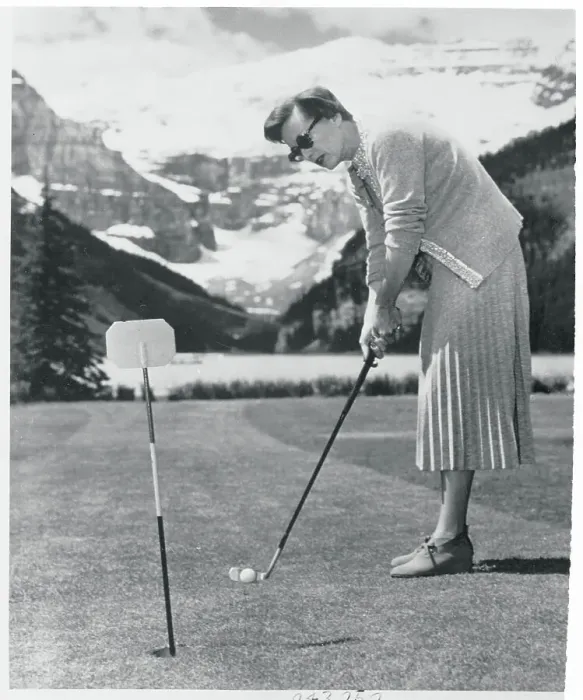 Framed Print : Joan Crawford Playing Golf Framed Print : Joan Crawford Playing Golf