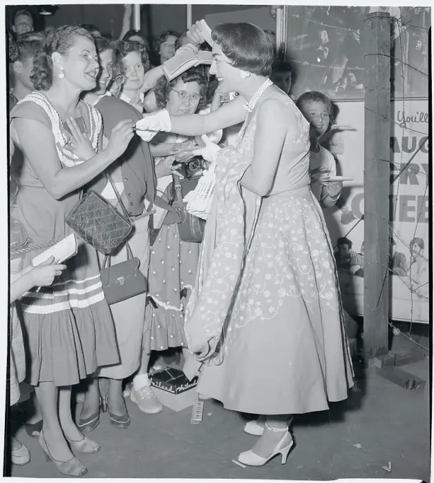 Framed Print : Joan Crawford Signing Autographs Framed Print : Joan Crawford Signing Autographs