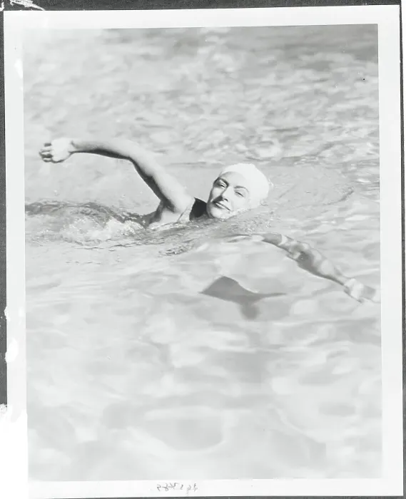 Framed Print : Joan Crawford Swimming in Pool Framed Print : Joan Crawford Swimming in Pool