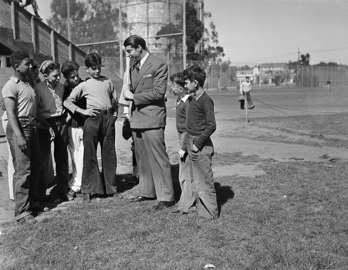 Framed Print : Joe Dimaggio Giving Kids Batting Tips Framed Print : Joe Dimaggio Giving Kids Batting Tips