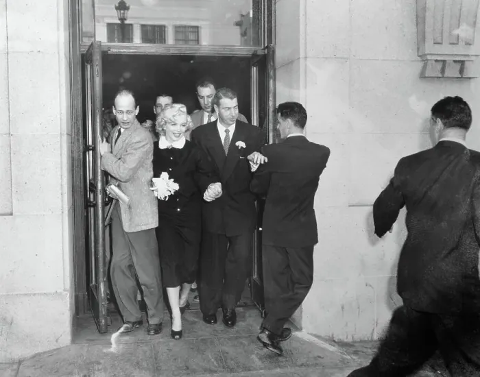 Framed Print : Joe DiMaggio and Marilyn Monroe Framed Print : Joe DiMaggio and Marilyn Monroe