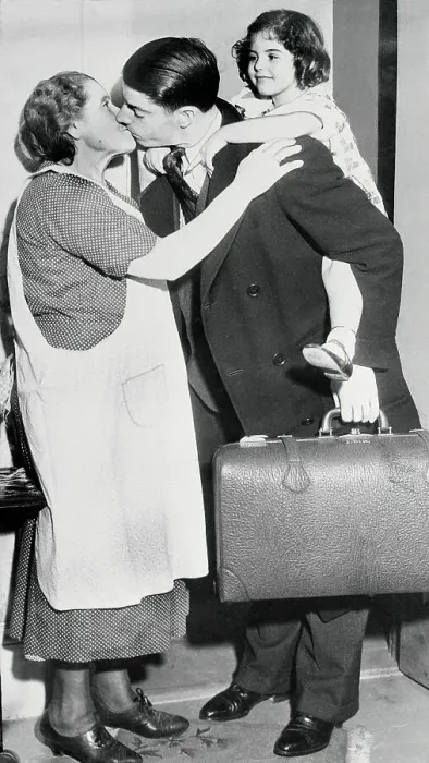 Framed Print : Joe DiMaggio Saying Goodbye to His Mother and Niece Framed Print : Joe DiMaggio Saying Goodbye to His Mother and Niece