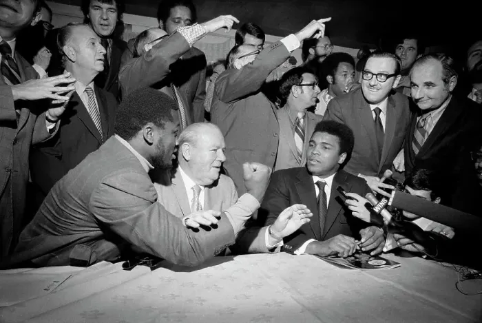 Framed Print : Joe Frazier Shaking Fist at Muhammad Ali Framed Print : Joe Frazier Shaking Fist at Muhammad Ali