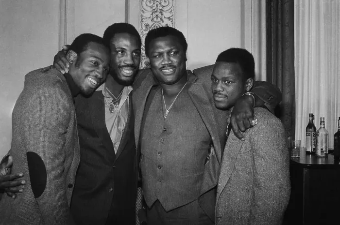 Framed Print : Joe Frazier with Sons Mark, Marvis and Joe Jr Framed Print : Joe Frazier with Sons Mark, Marvis and Joe Jr