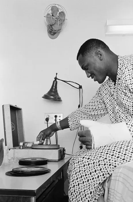 Framed Print : Joe Frazier Thumb In Cast Playing Records