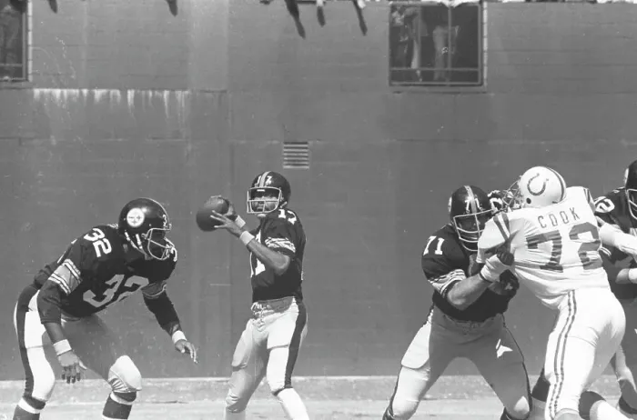 Framed Print : Joe Gilliam Throwing Football Framed Print : Joe Gilliam Throwing Football