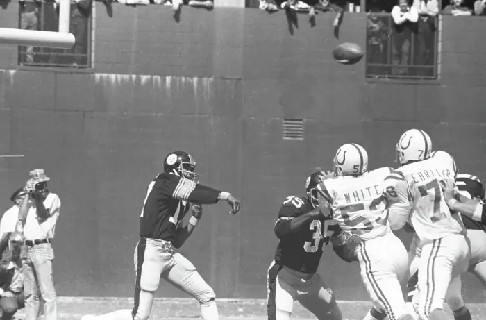 Framed Print : Joe Gilliam Throwing Football Framed Print : Joe Gilliam Throwing Football