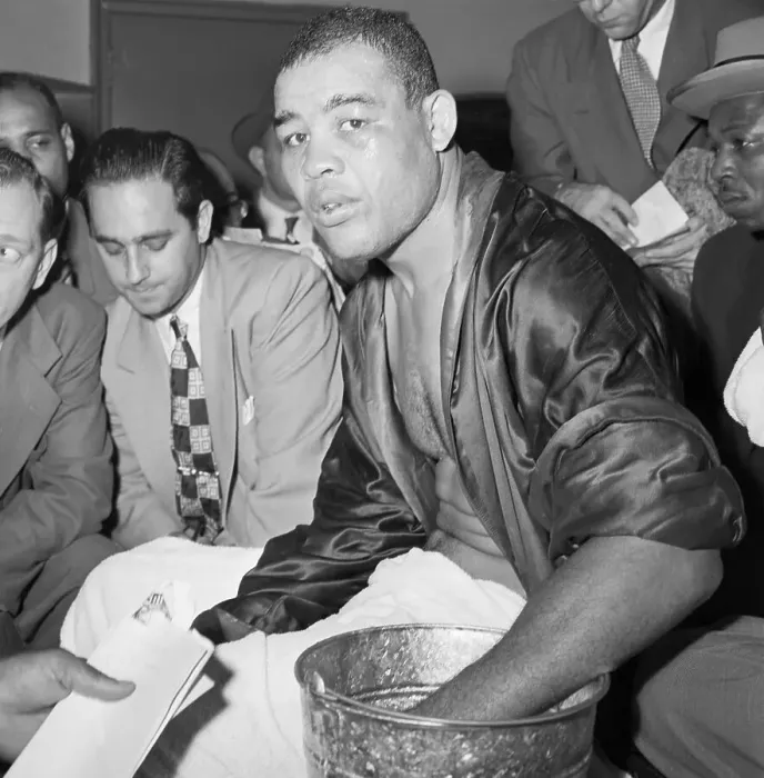 Framed Print : Joe Louis Bathing Hand in Bucket Framed Print : Joe Louis Bathing Hand in Bucket