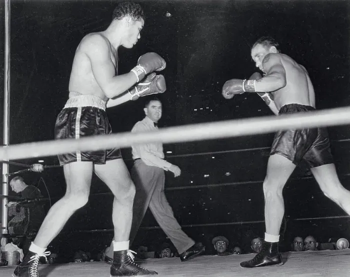 Framed Print : Joe Louis Boxing Against Jack Roper Framed Print : Joe Louis Boxing Against Jack Roper