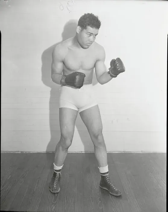 Framed Print : Joe Louis in Boxing Stance Framed Print : Joe Louis in Boxing Stance