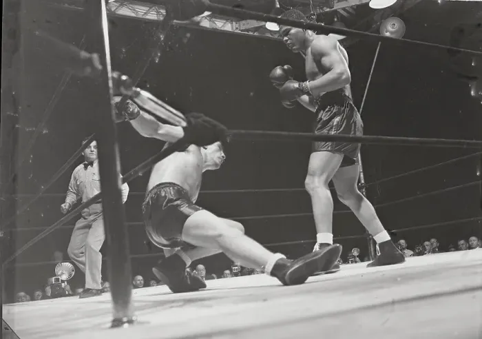 Framed Print : Joe Louis Defeating Billy Conn Framed Print : Joe Louis Defeating Billy Conn
