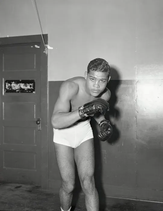 Framed Print : Joe Louis Demonstrating His Boxing Stance Framed Print : Joe Louis Demonstrating His Boxing Stance