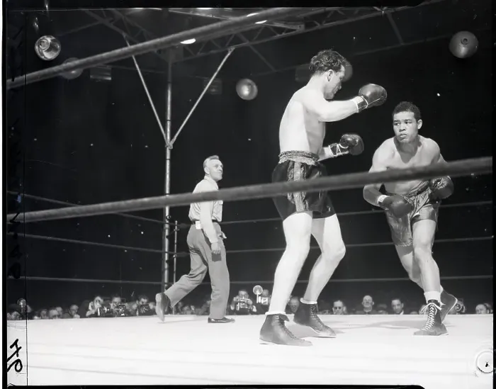 Framed Print : Joe Louis Fighting Billy Conn Framed Print : Joe Louis Fighting Billy Conn