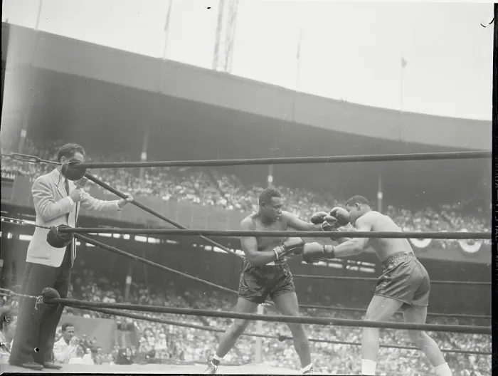 Framed Print : Joe Louis Fighting with Sparring Mate Framed Print : Joe Louis Fighting with Sparring Mate