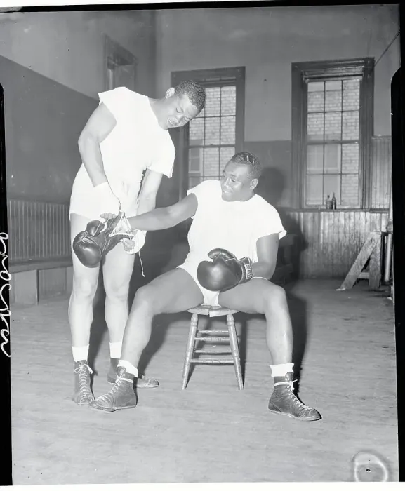Framed Print : Joe Louis Lacing Gloves on George Nicholson Framed Print : Joe Louis Lacing Gloves on George Nicholson