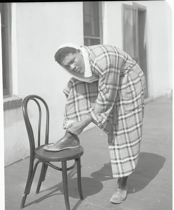 Framed Print : Joe Louis Lacing His Shoes Framed Print : Joe Louis Lacing His Shoes