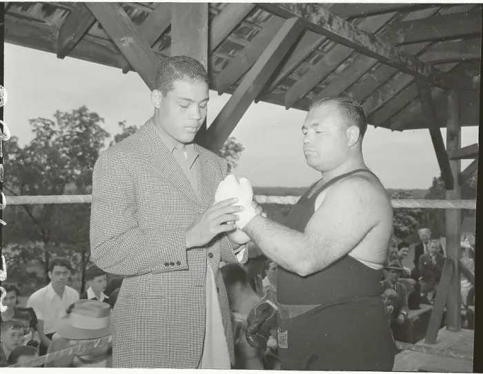Framed Print : Joe Louis Observing Hand of Tony Galento Framed Print : Joe Louis Observing Hand of Tony Galento