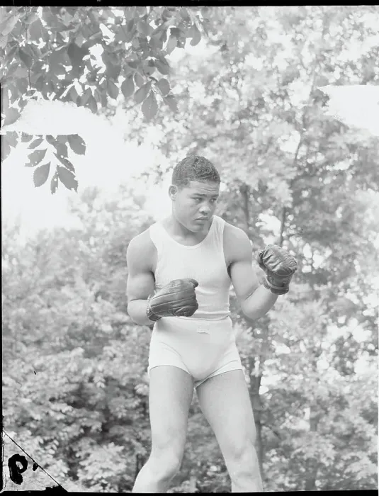 Framed Print : Joe Louis Posing in Boxing Stance Framed Print : Joe Louis Posing in Boxing Stance