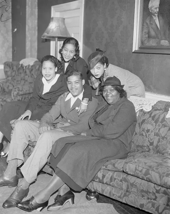 Framed Print : Joe Louis Posing with Mother and Sisters Framed Print : Joe Louis Posing with Mother and Sisters