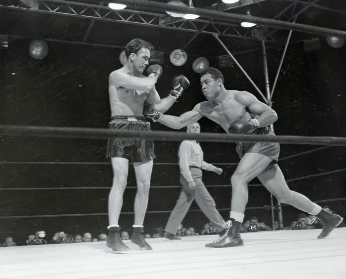 Framed Print : Joe Louis Punching Billy Conn Framed Print : Joe Louis Punching Billy Conn