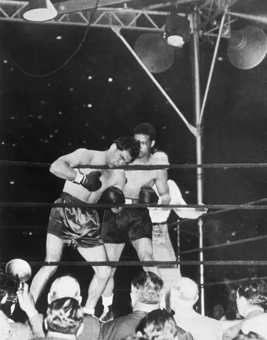 Framed Print : Joe Louis Punching Max Schmeling on Ropes Framed Print : Joe Louis Punching Max Schmeling on Ropes