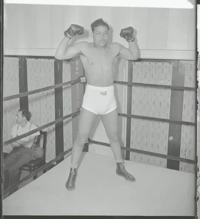 Framed Print : Joe Louis Raising His Fists Framed Print : Joe Louis Raising His Fists