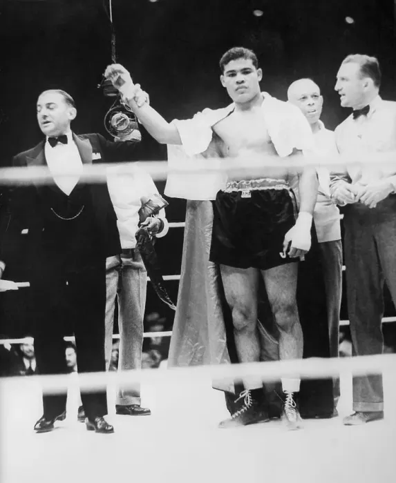 Framed Print : Joe Louis and Others in the Ring Framed Print : Joe Louis and Others in the Ring