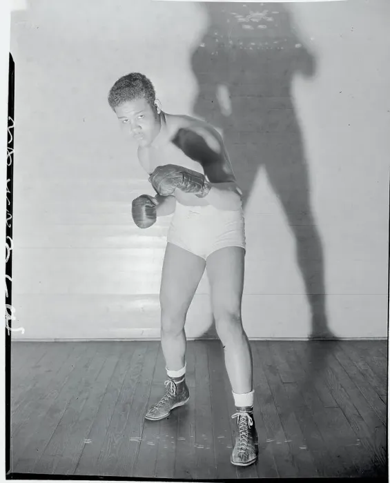 Framed Print : Joe Louis Showing Fighting Pose Framed Print : Joe Louis Showing Fighting Pose