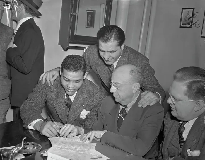 Framed Print : Joe Louis Signing Boxing Contract Framed Print : Joe Louis Signing Boxing Contract
