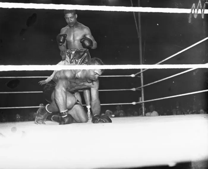 Framed Print : Joe Louis Standing over Primo Carnera Framed Print : Joe Louis Standing over Primo Carnera