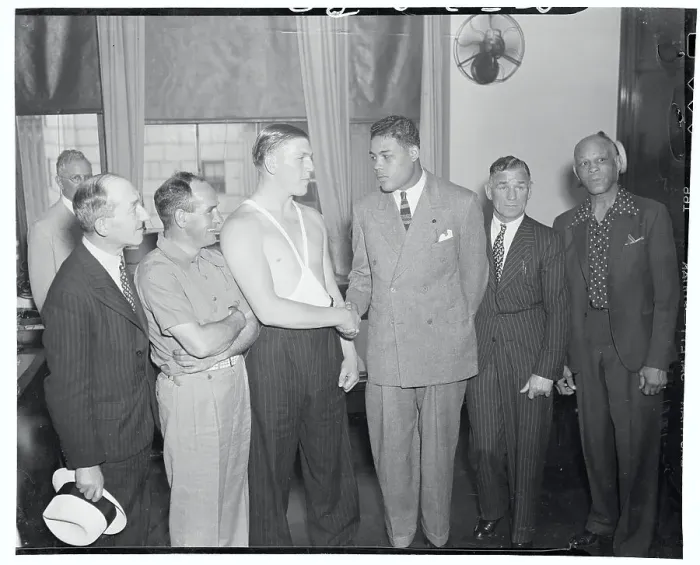 Framed Print : Joe Louis and Tommy Farr Shaking Hands Framed Print : Joe Louis and Tommy Farr Shaking Hands