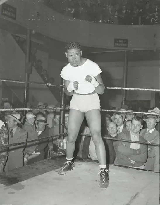 Framed Print : Joe Louis Training in the Ring