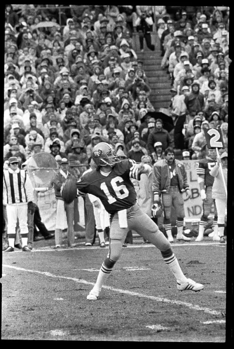Framed Print : Joe Montana Throwing Football in Game Framed Print : Joe Montana Throwing Football in Game
