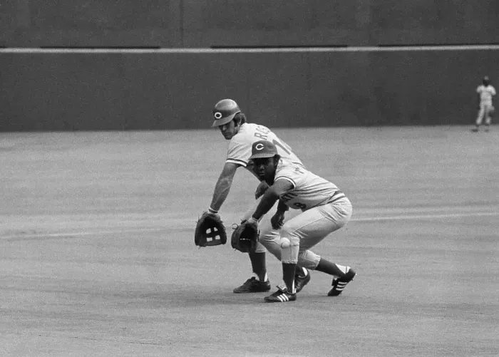 Framed Print : Joe Morgan And Pete Rose Feilding Framed Print : Joe Morgan And Pete Rose Feilding
