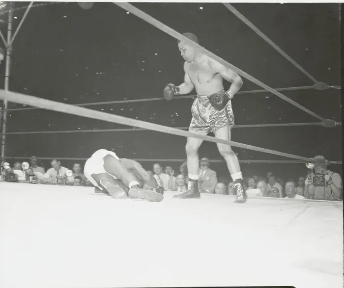 Framed Print : Joe Walcott Falling to the Canvas Framed Print : Joe Walcott Falling to the Canvas