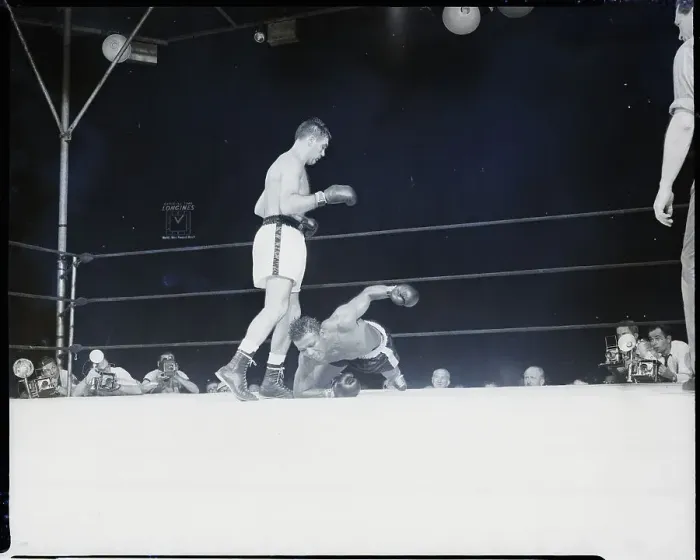 Framed Print : Joey Maxim Watches Sugar Ray Robinson Framed Print : Joey Maxim Watches Sugar Ray Robinson