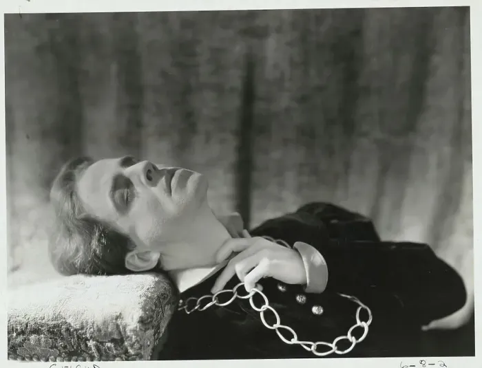 Framed Print : John Gielgud in Hamlet Framed Print : John Gielgud in Hamlet