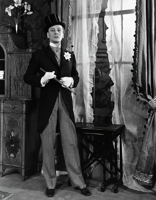 Framed Print : John Gielgud in Top Hat and Tails Framed Print : John Gielgud in Top Hat and Tails